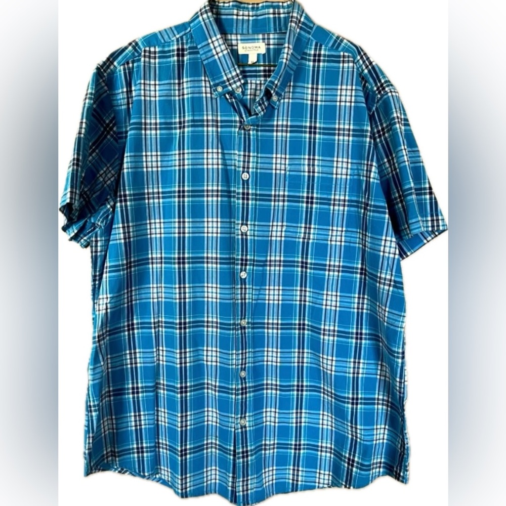 Sonoma button down short sleeve plaid shirt. Men’s Size XL
